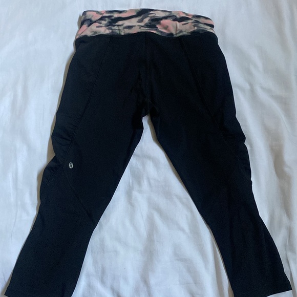 Lululemon crops - Picture 2 of 4